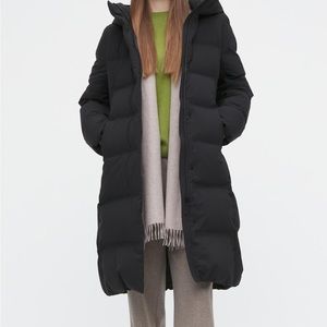 Long down Uniqlo black coat - seamless